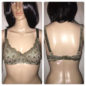 New Victoria's Secret Very Sexy Scoop Neck Bra